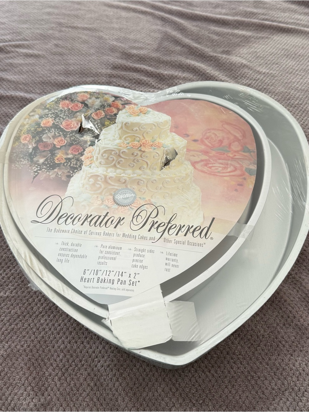 Decorator Preferred Heart Baking Pan Set - White